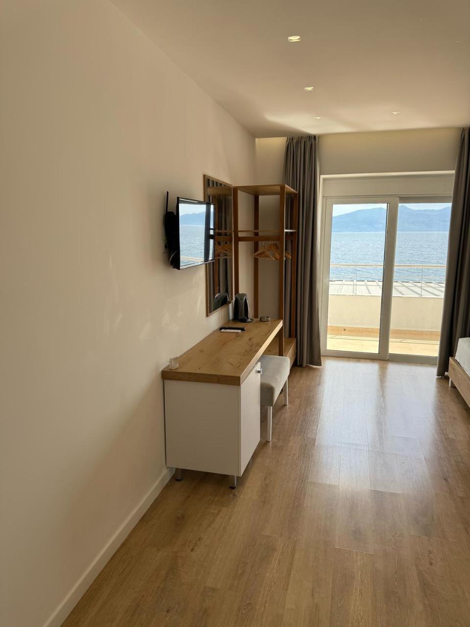 Sea Breeze Villa Saranda Extérieur photo